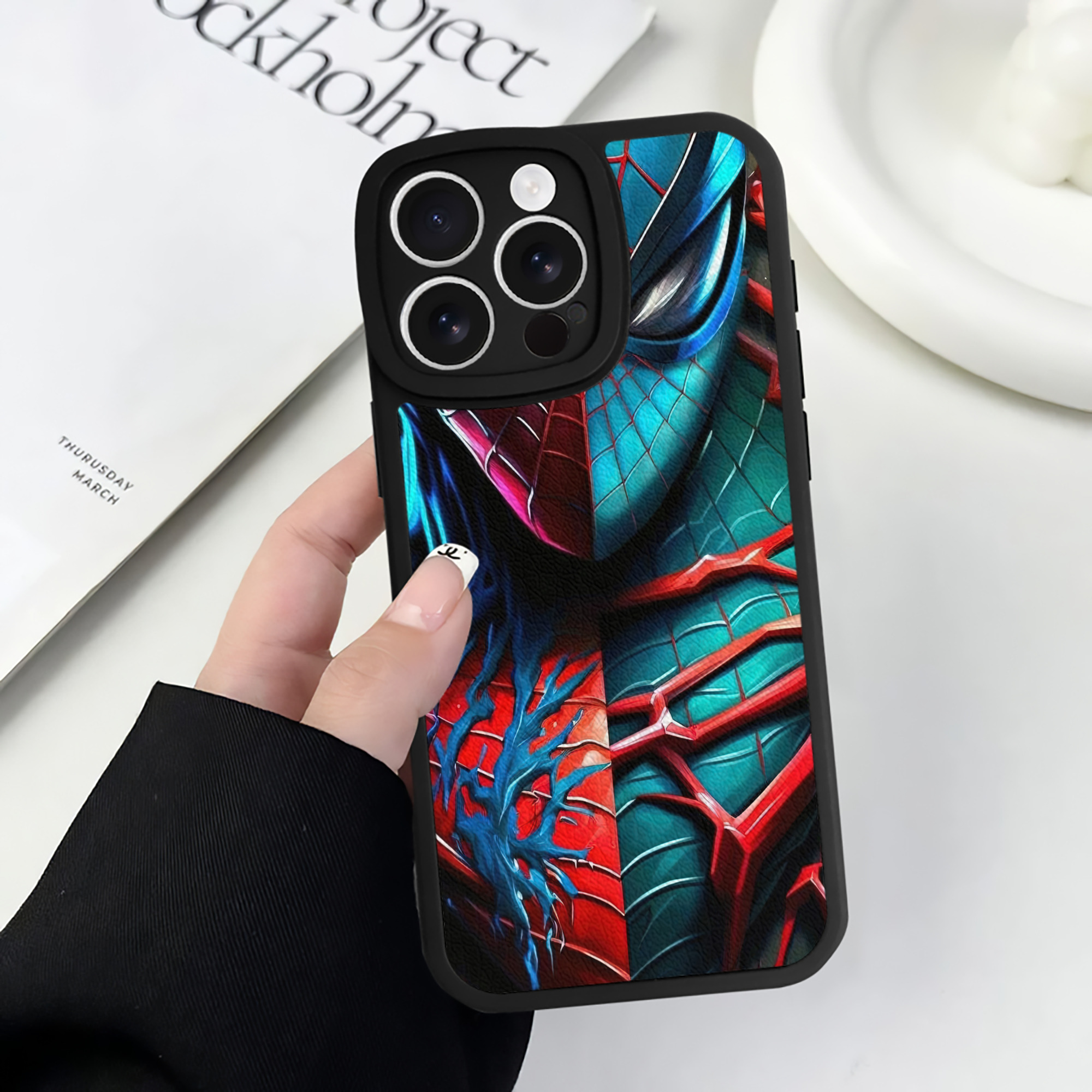 （画像用） Spider Man スパイダーマン 【iPhone 16シリーズ対応】シリコンスマホケース（レザー調） 材質：シリコン